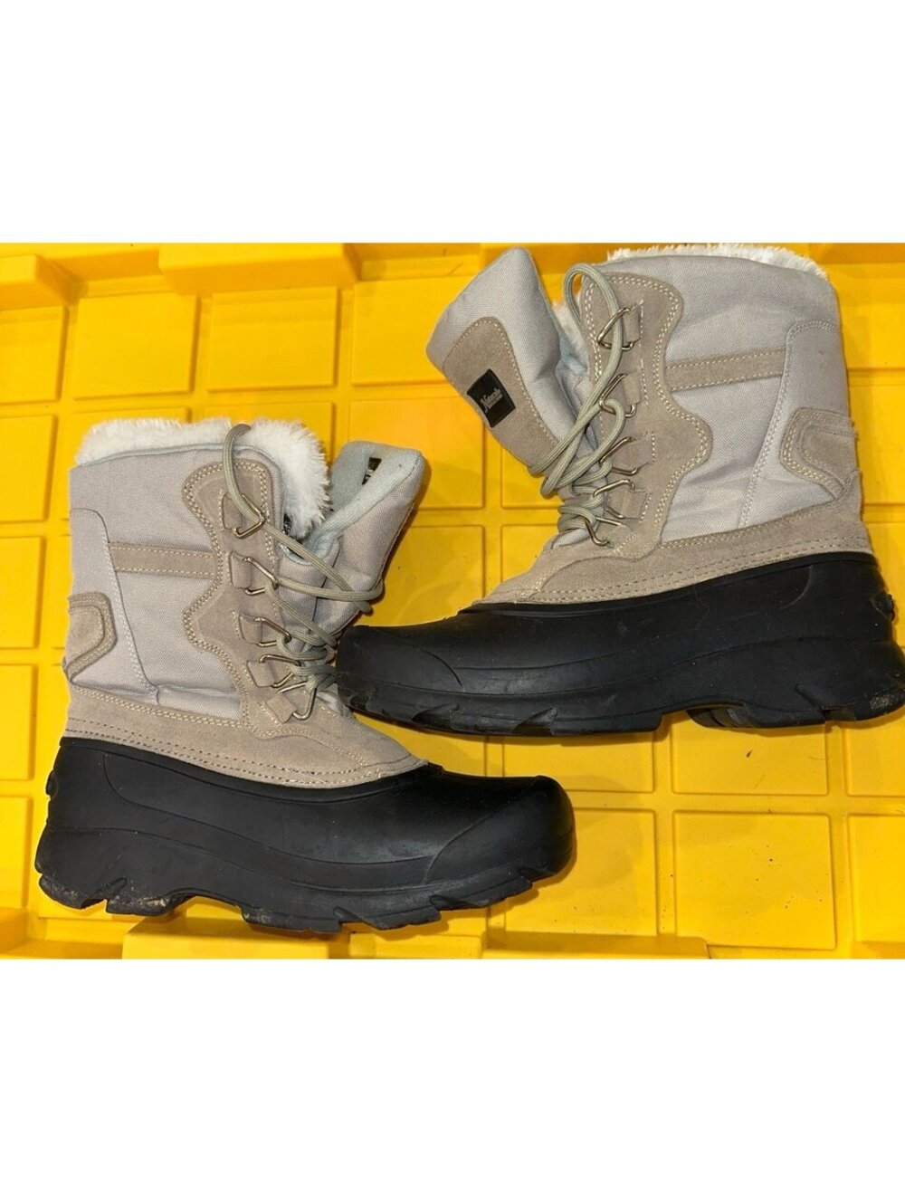 Natural reflection thinsulate snow boots size women’s 9